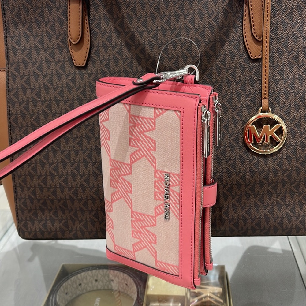 MICHAEL KORS JET SET TRAVEL 35S3GTVW7J LIGHT SAGE LG DOUBLE ZIP WRISTLET-WALLET - Picture 3 of 16